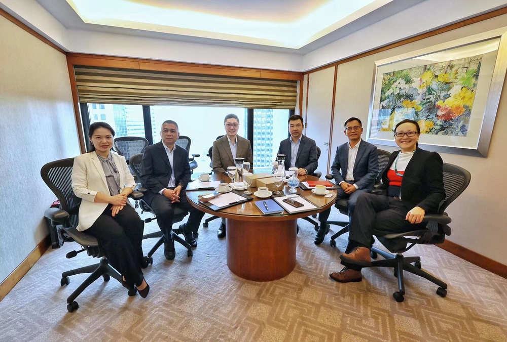 與新加坡海事及港務(wù)管理局張英智局長會談