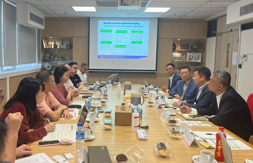 與新加坡南洋理工大學(xué)會談