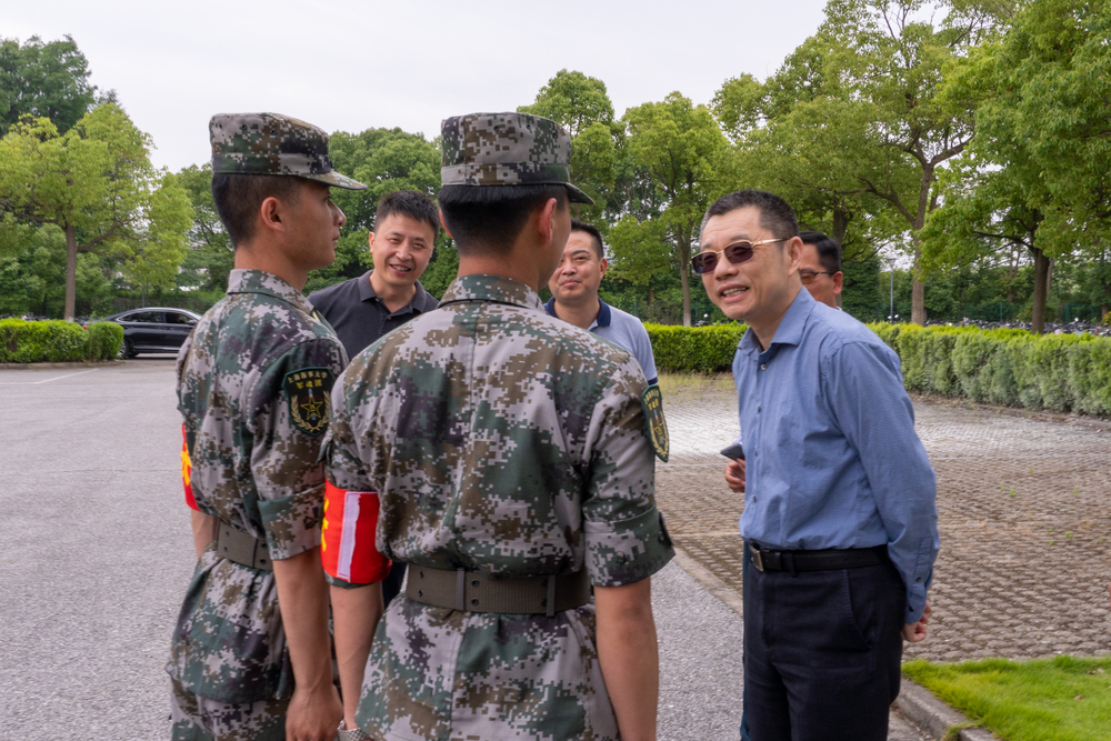 校長陸靖慰問軍訓教官