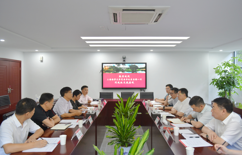 宋寶儒書記一行走訪深圳大學