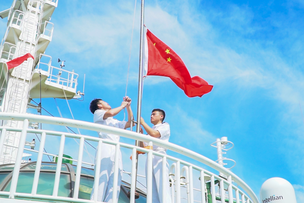 “育明”輪舉行升旗儀式