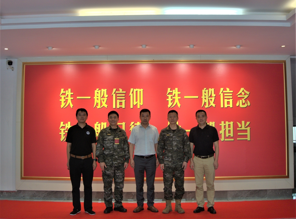 李志鵬一行慰問共建部隊官兵