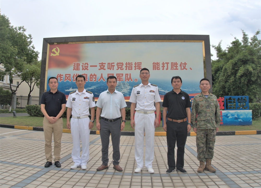 慰問共建部隊官兵
