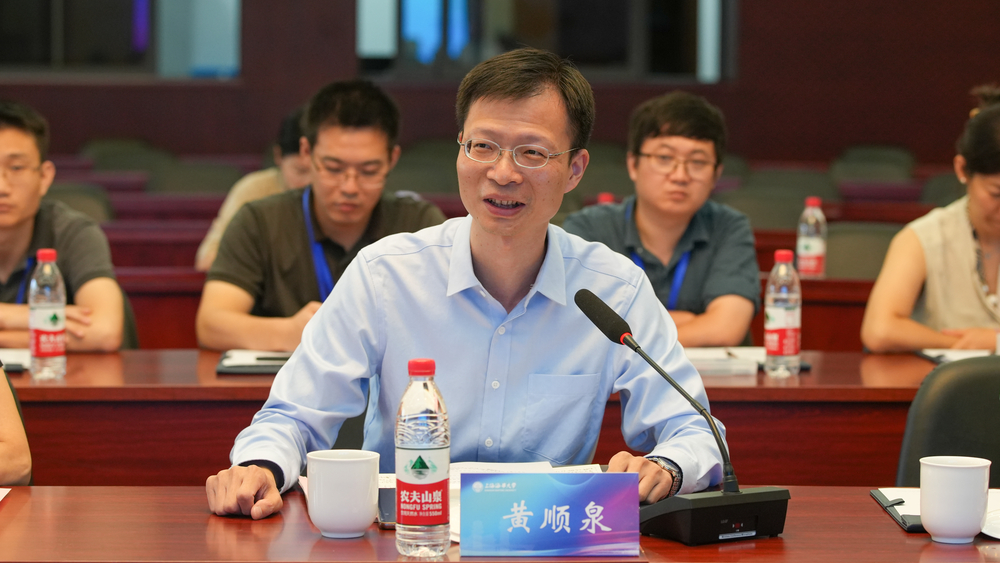 教務(wù)處處長(zhǎng)黃順泉在反饋會(huì)上做總結(jié)發(fā)言