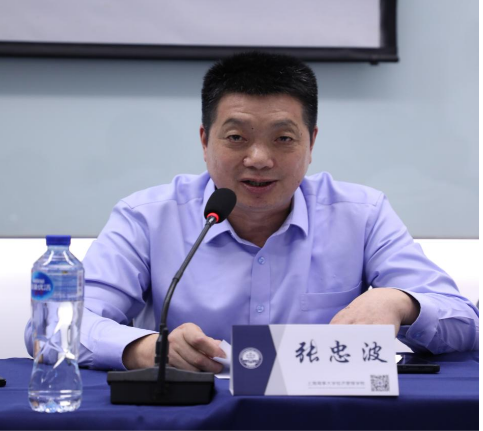 鎮江港務集團有限公司黨委副書記、工會主席張忠波致辭