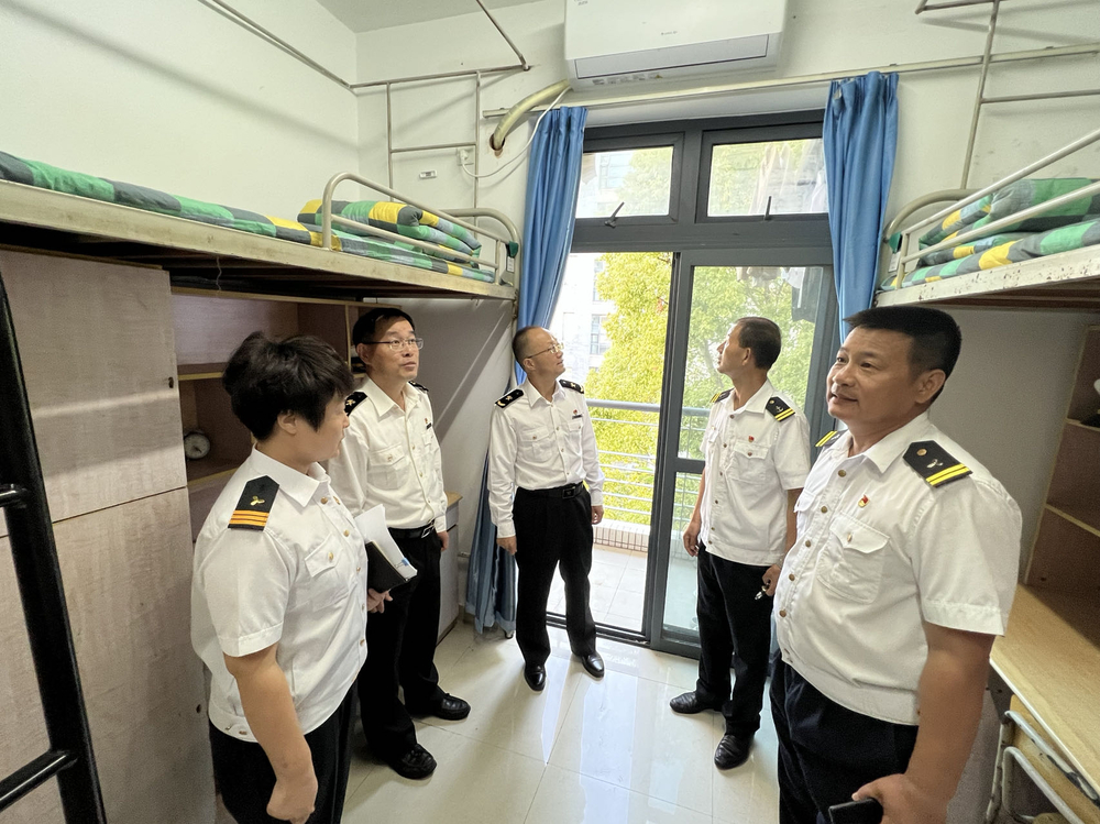 參觀學生宿舍