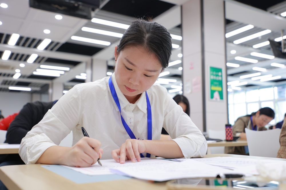 外國語學院恒姍姍比賽中