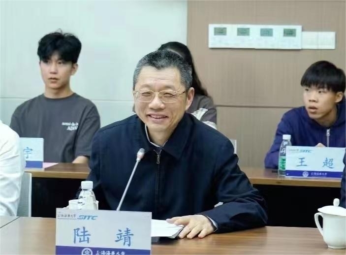 校黨委副書記、校長陸靖致辭