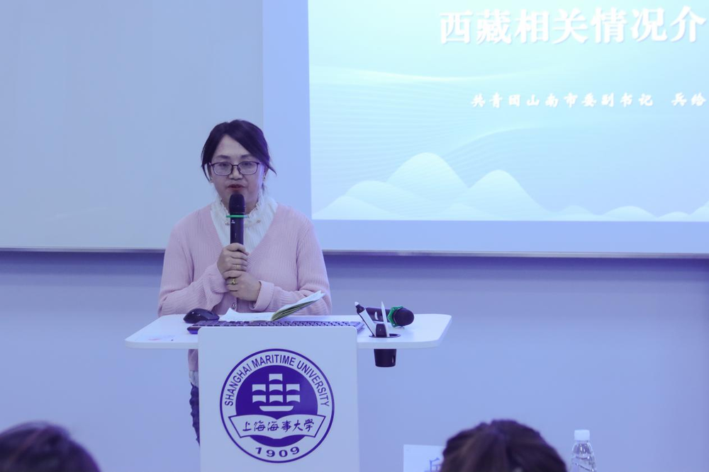 共青團山南市委副書記兵給介紹西藏的工作情況