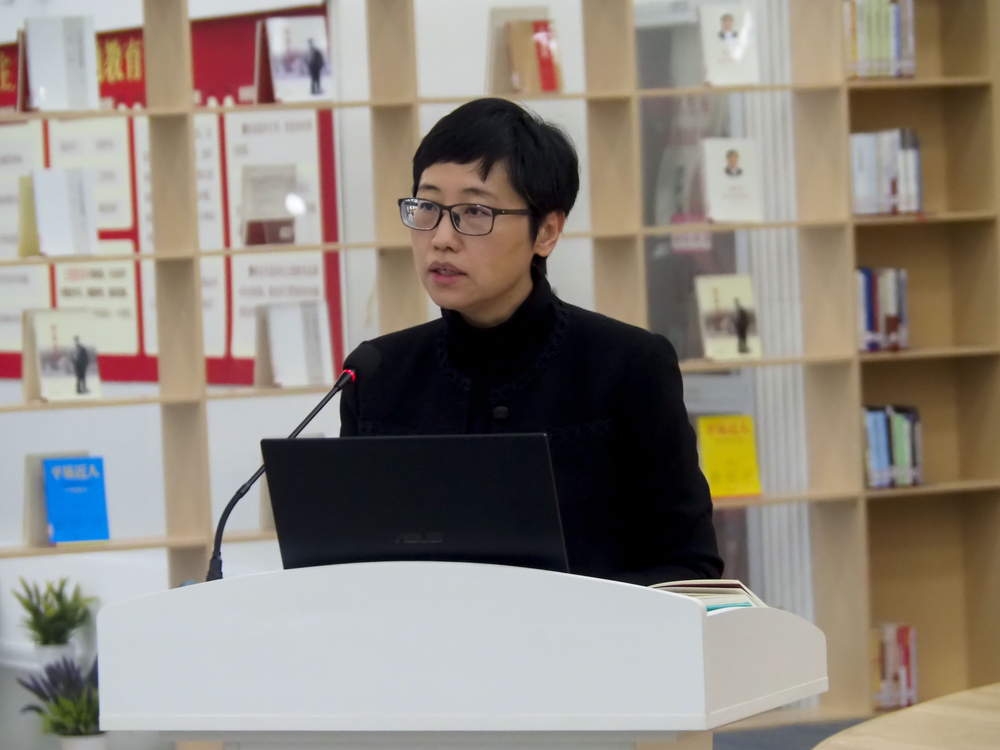 校黨委副書記賀莉講話