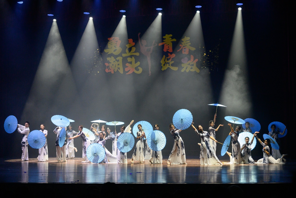 經(jīng)濟(jì)管理學(xué)院《海港風(fēng)情》
