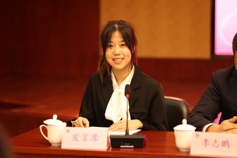 校三八紅旗手（學(xué)生）白潔發(fā)言