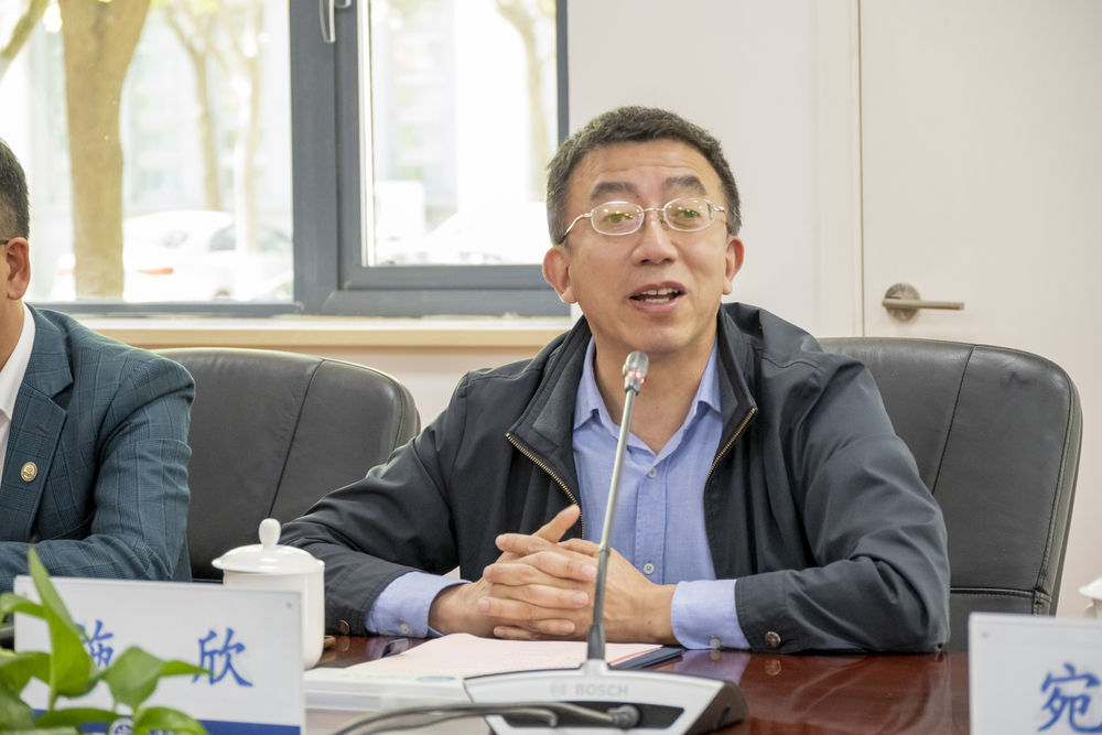 施欣副校長講話