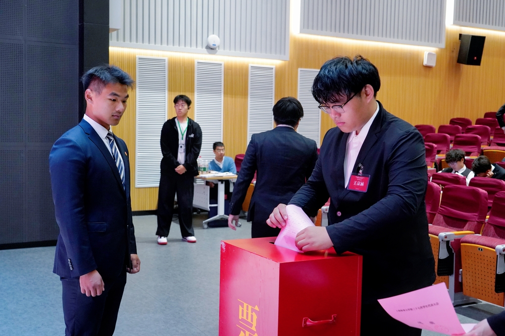 學生代表投票
