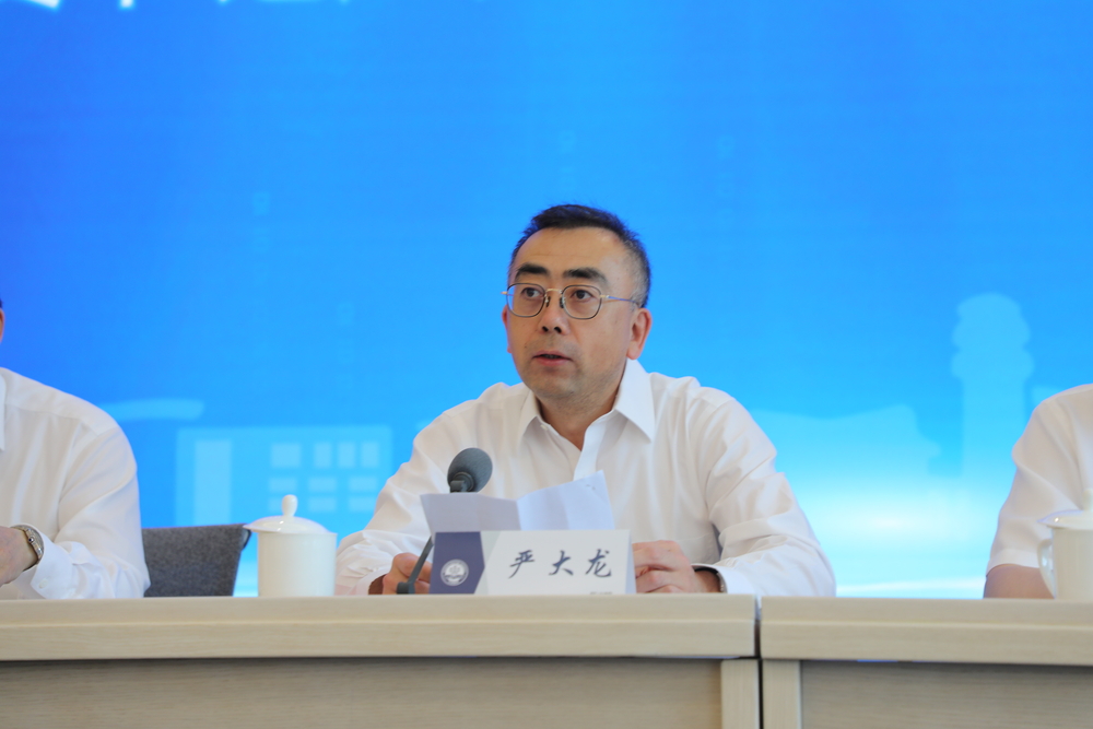 上海海事大學黨委副書記、紀委書記嚴大龍致歡迎辭