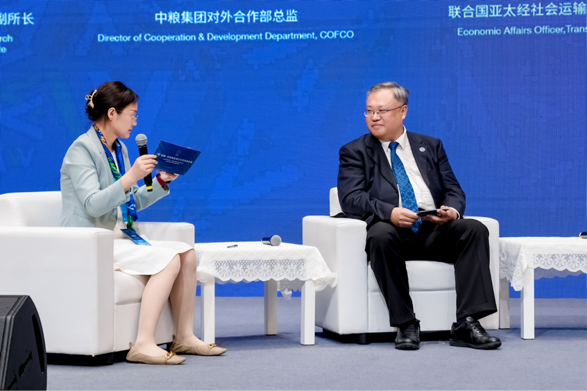 趙翠云主持專題論壇圓桌討論