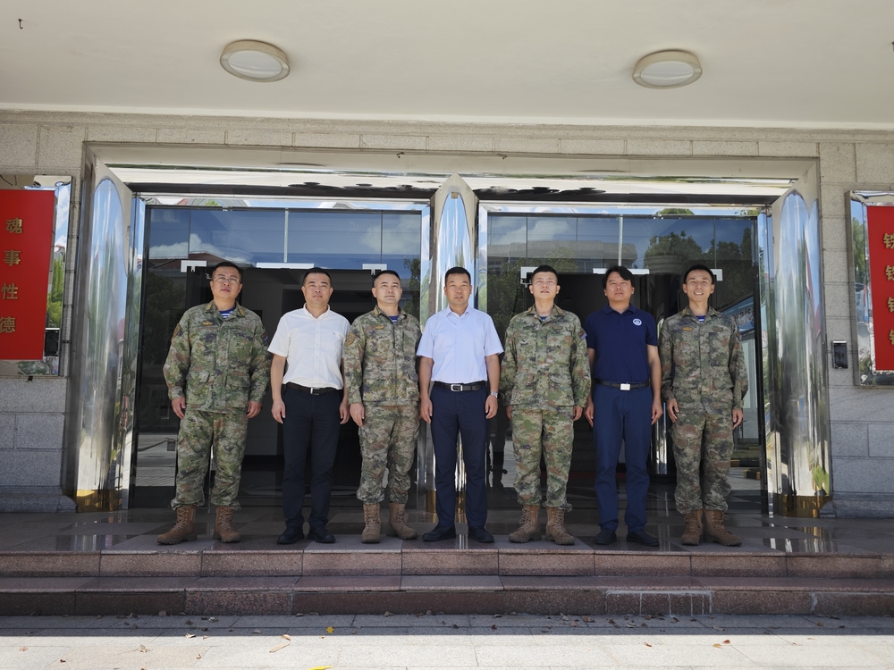 慰問海軍92555部隊合影
