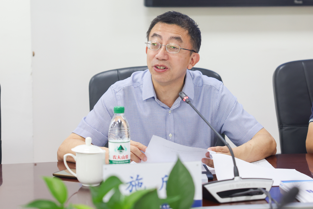 施欣副校長主持會議