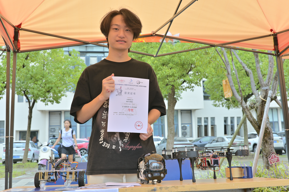 智能車實驗室社團進行科研成果展示