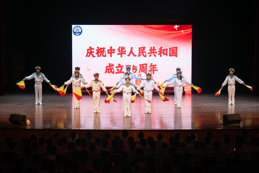 旗語隊表演《旗幟飛揚，歲月如歌》