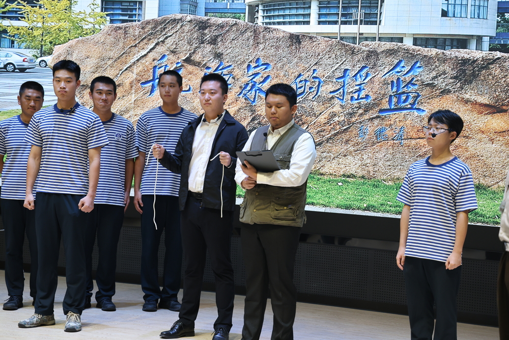 演出第二幕——陳嘉震的學生們正在參與繩結比賽