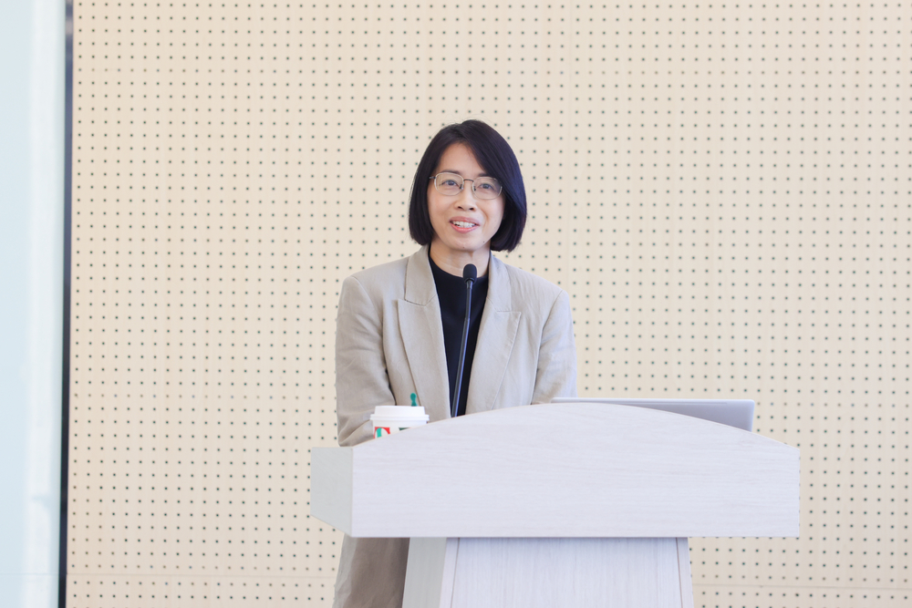 新加坡海事及港務(wù)管理局學(xué)院院長(zhǎng)鄧?yán)蛉刂罗o