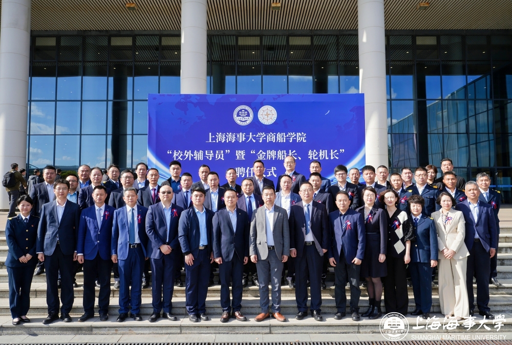 全體校外輔導(dǎo)員合影
