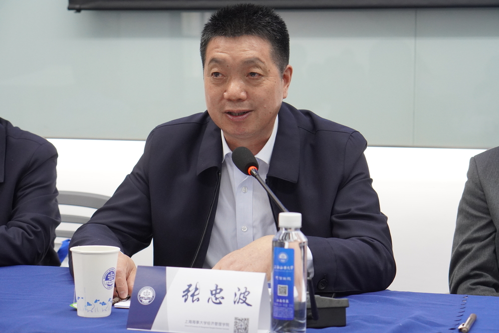 鎮江港務集團黨委副書記、工會主席、總法律顧問張忠波致辭