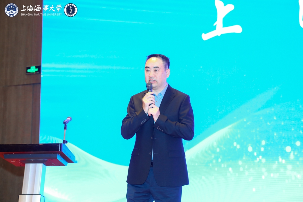 新一屆深圳校友會會長王德舉發言