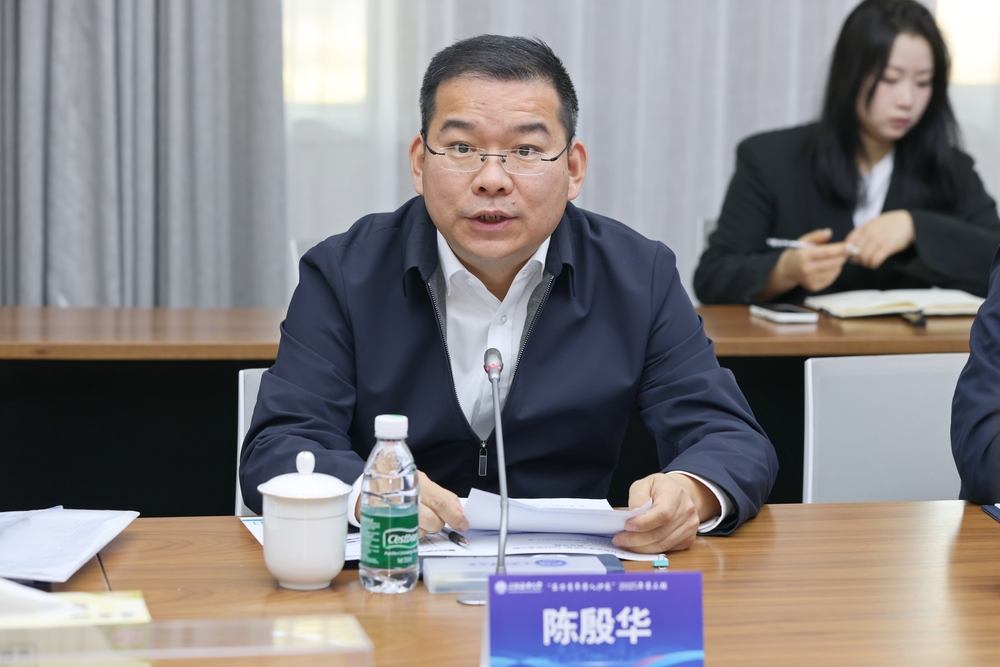 市委宣傳部理論處處長陳殷華致辭