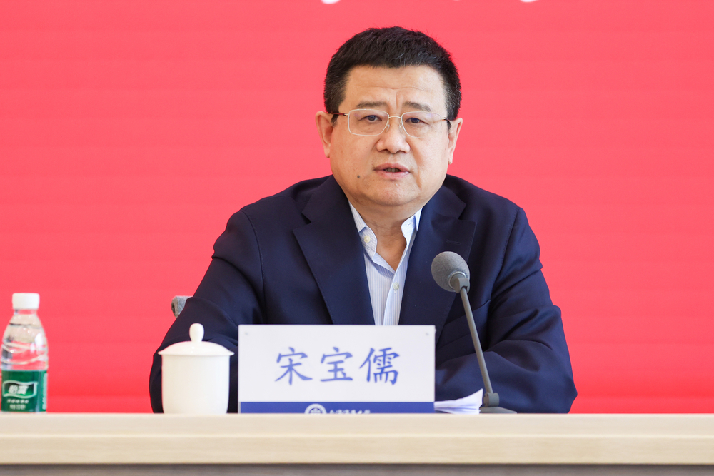 黨委書記宋寶儒授課