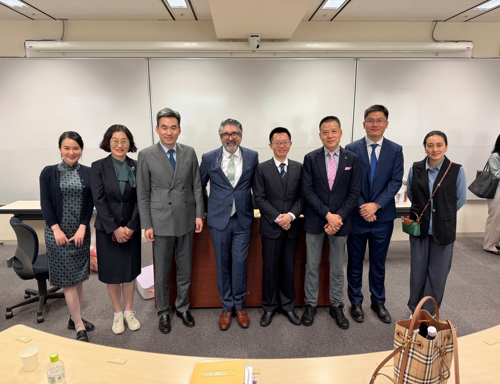 與MORU工作組組長亞歷山大·塞弗倫斯交流