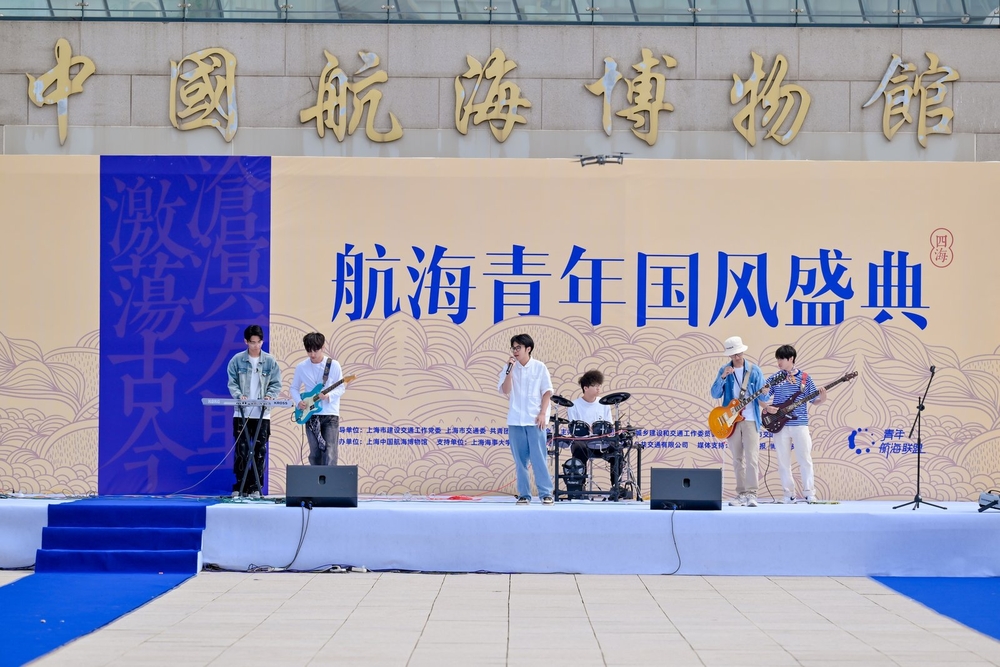 吉他社引擎樂隊燃唱《鬧海》