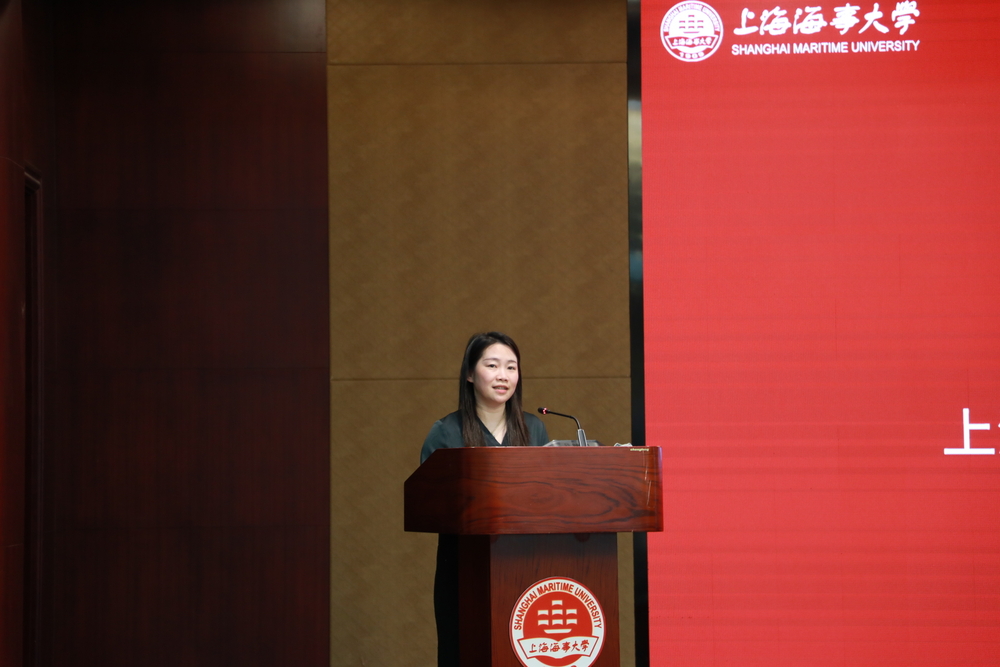 學校馬克思主義學院副院長謝茜主持