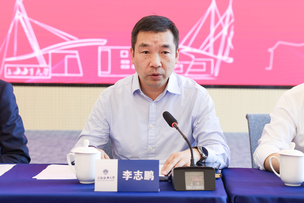 黨委副書記、副校長李志鵬宣讀獲獎名單