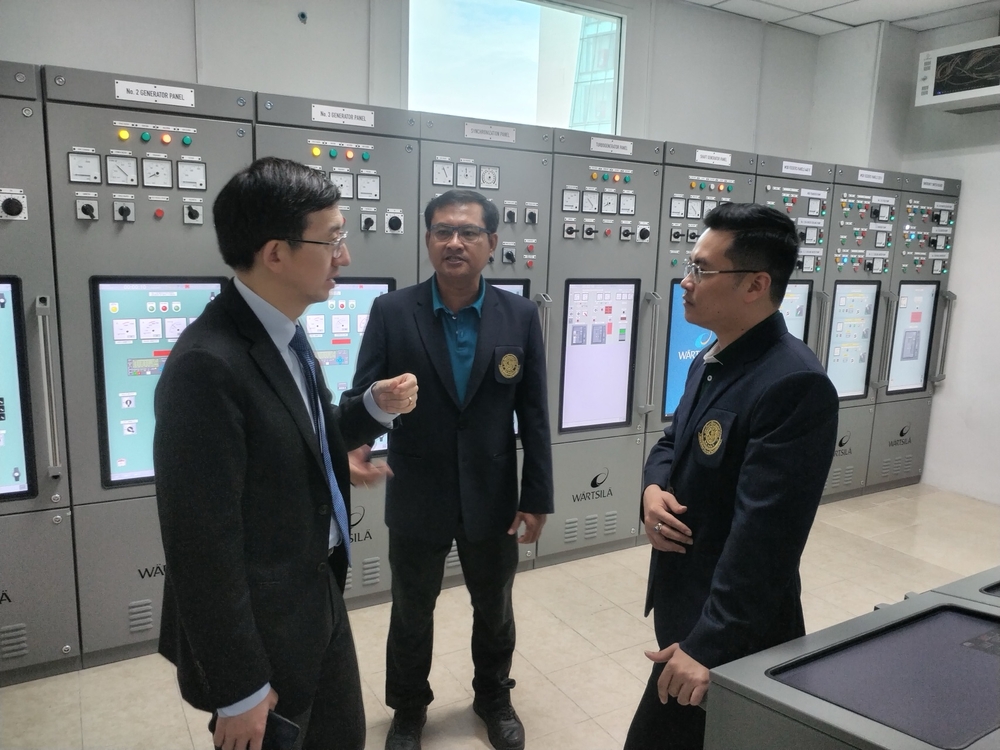參觀泰國農業(yè)大學機艙模擬室