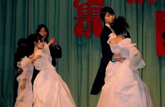 時(shí)間：03年下半年，地點(diǎn)：大禮堂；圖片來(lái)源：國(guó)航02級(jí)校友