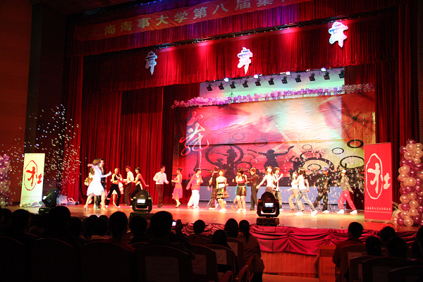 2008年，集體舞大賽首次在臨港校區(qū)大禮堂舉辦