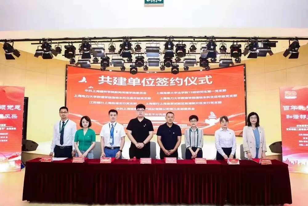 法學院19級研究生第一黨支部與宜浩佳園二居民區黨總支部進行黨建共建簽約