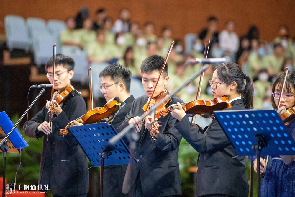 校樂團演奏