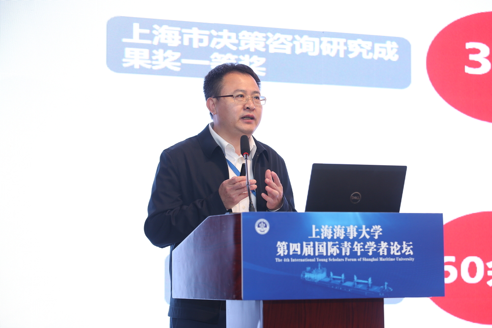 栗建華副校長作主題報告