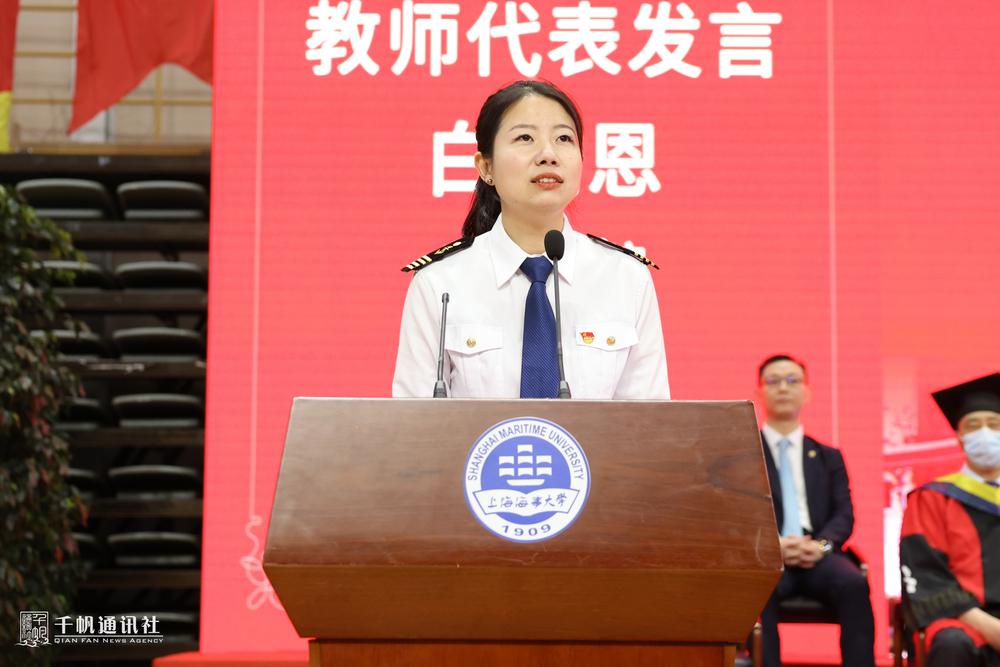 教師代表中國(guó)青年五四獎(jiǎng)?wù)芦@得者、商船學(xué)院白響恩老師