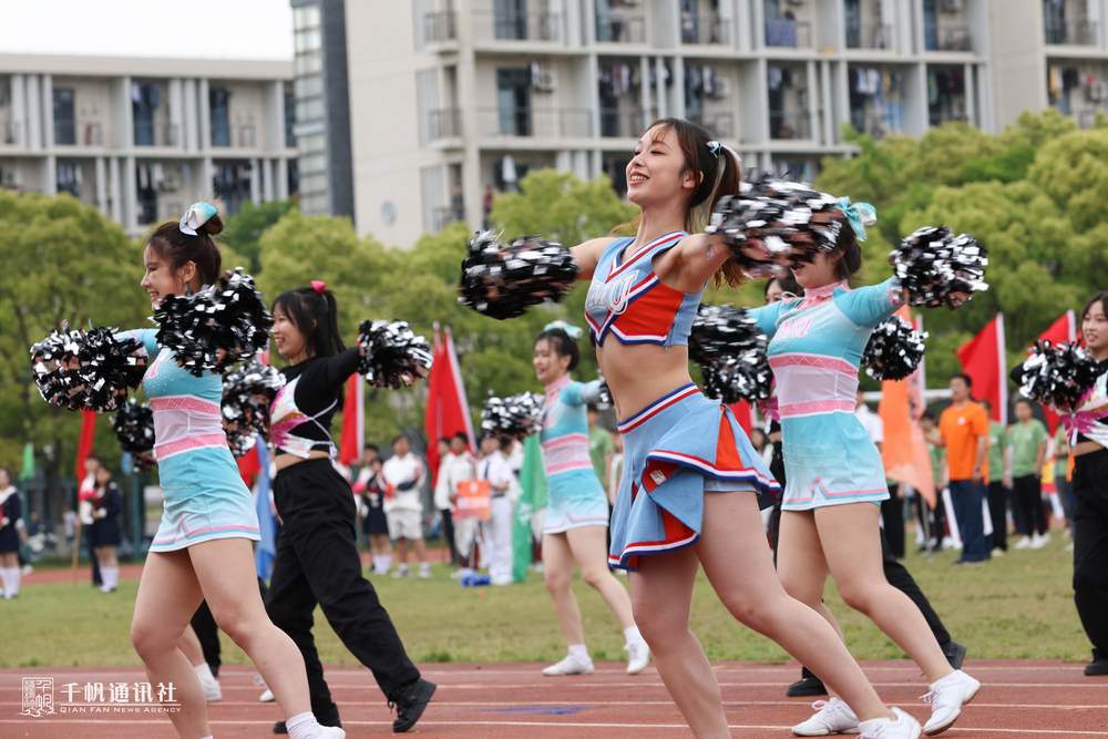 啦啦操隊表演