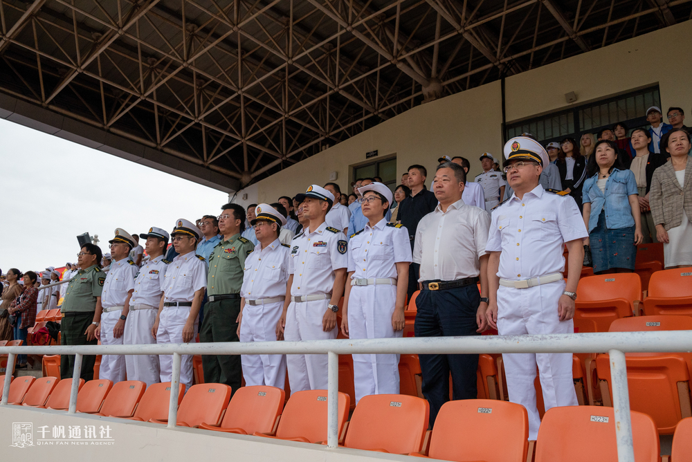 校領導檢閱軍訓成果