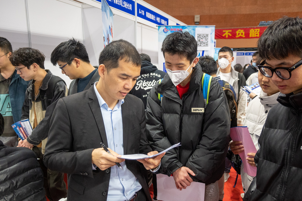 用人單位向畢業生介紹招聘要求