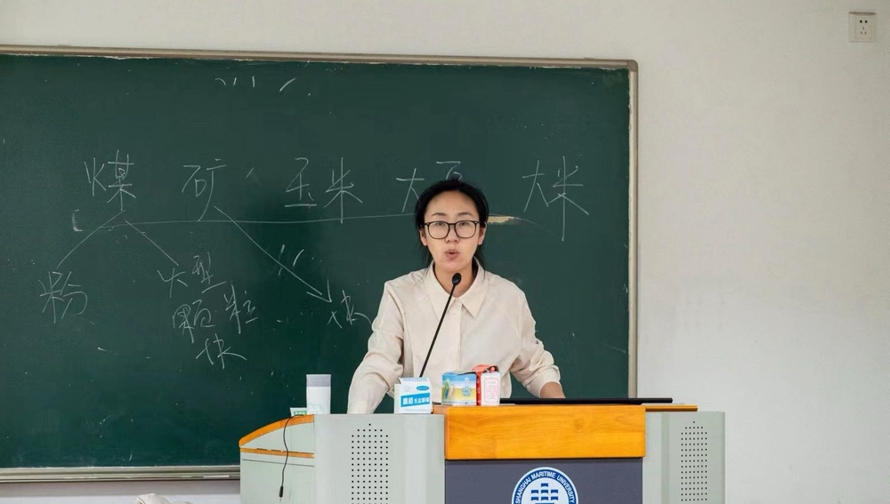  趙楠為本科生授課