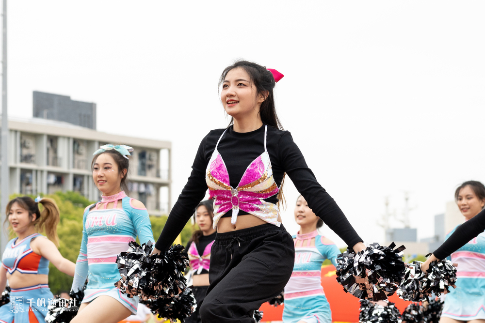 啦啦操隊表演