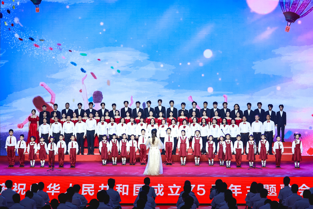 教工合唱團、學生合唱團和教職工子女們《閃耀的理想》