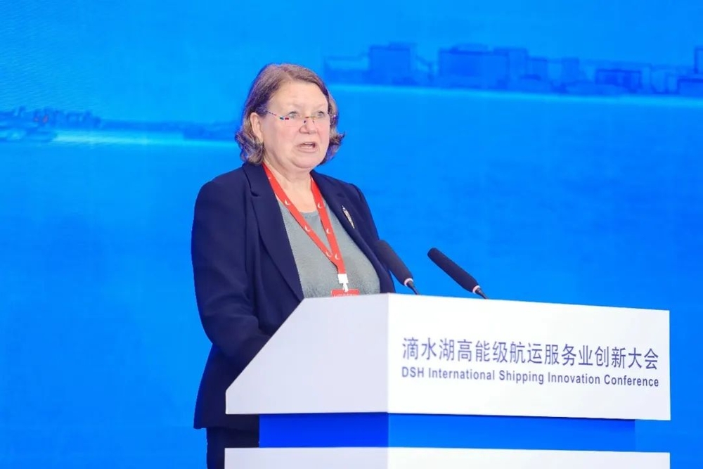 時(shí)任國(guó)際海事組織海上安全司司長(zhǎng)海克·德金應(yīng)邀出席首屆大會(huì)并發(fā)表演講