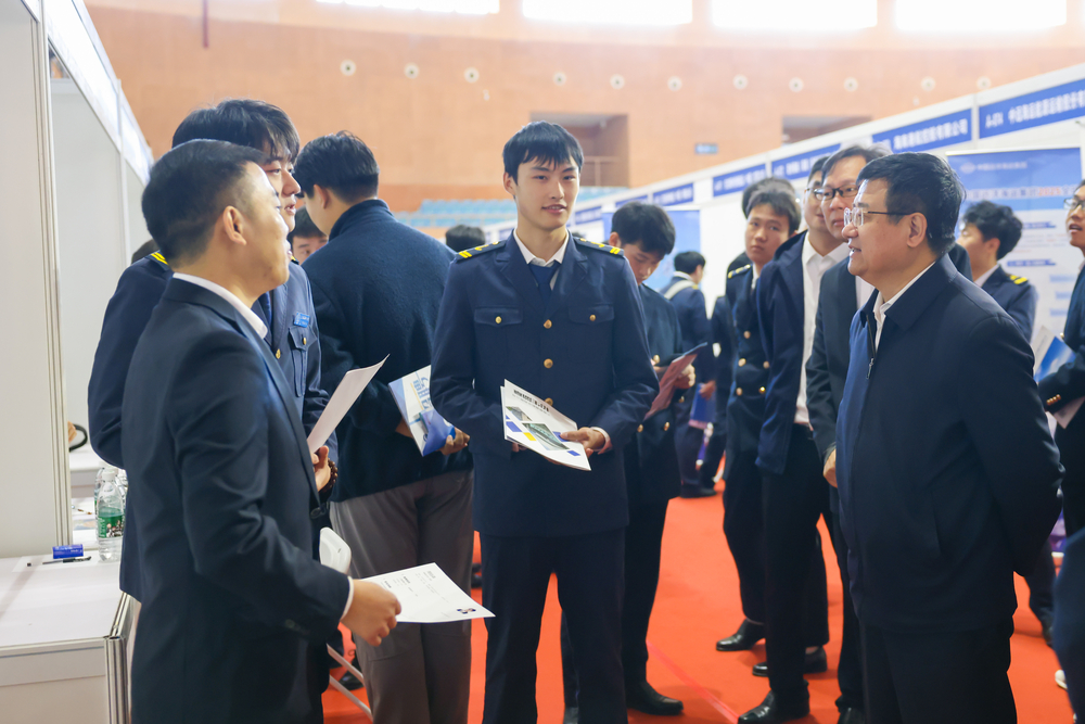 校黨委書記宋寶儒現場調研用人單位并推介畢業生